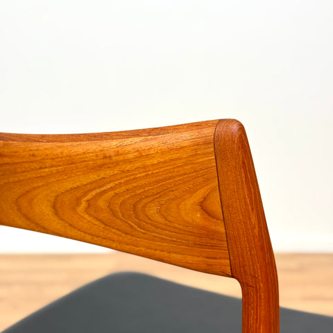 Set of 6 dining chairs in teak by Henning Kjaernulf. A for Vejle Stolefabrik, 1950s-60s, Denmark - Beyo Vintage
