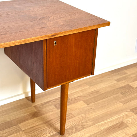 Small writing desk in teak, 1950s-60s, Denmark - Beyo Vintage