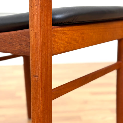 Set of 6 dining chairs in teak by Henning Kjaernulf. A for Vejle Stolefabrik, 1950s-60s, Denmark - Beyo Vintage
