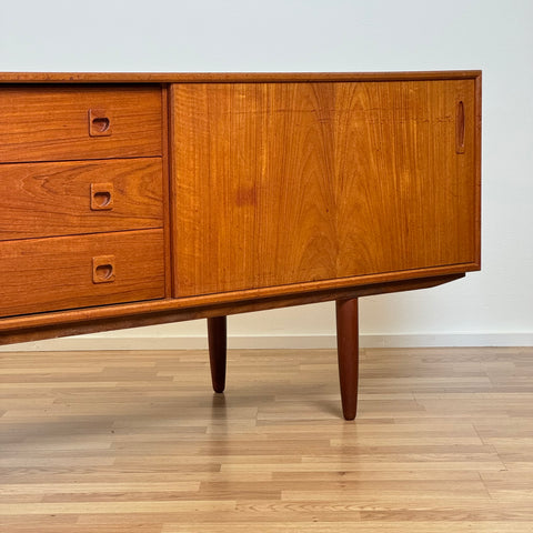 Sideboard in teak, Denmark, 1950-60s. - Beyo Vintage