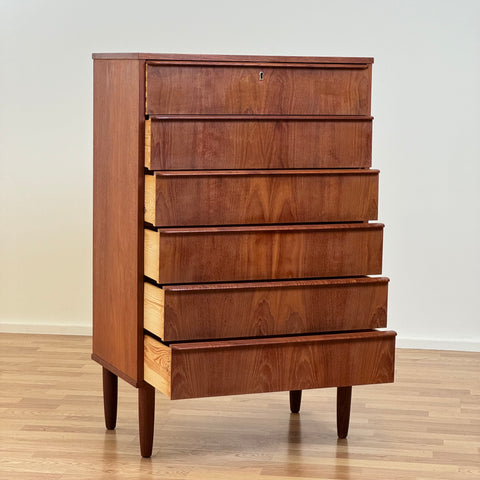 Danish teak chest of drawers, 1950-60s. - Beyo Vintage