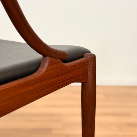 Set om 4 matstolar i teak av Johannes Andersen för Uldum, 1950-60-tal, Danmark