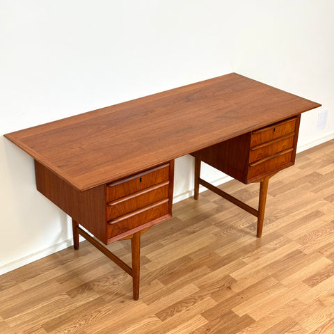 PRICE Writing desk in teak, 1950s-60s, Denmark - Beyo Vintage