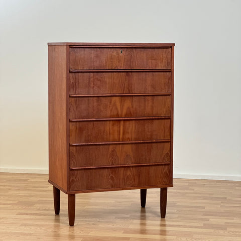 Danish teak chest of drawers, 1950-60s. - Beyo Vintage