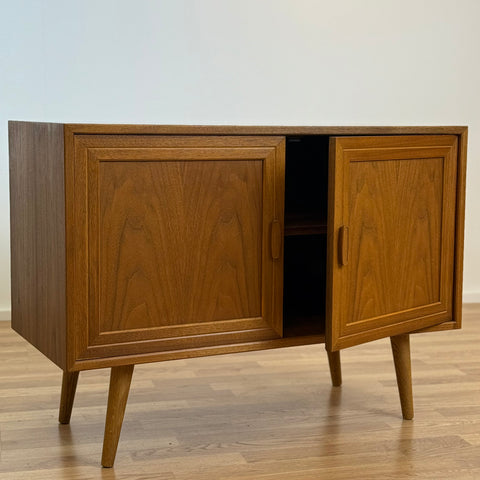 Sideboard in walnut, 1950s-60s, Sweden - Beyo Vintage