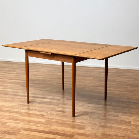 Dining table in oak, 1950s-60s, Denmark - Beyo Vintage