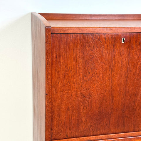 Highboard in teak by Ahlström Osakeyhtiö Warkaus, 1950s-60s, Finland - Beyo Vintage