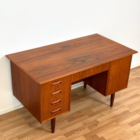 PRICE Writing desk in teak, 1950s-60s, Denmark - Beyo Vintage