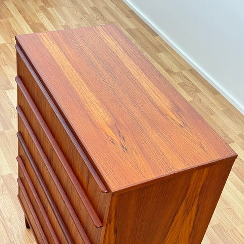 Danish teak chest of drawers, 1950s-60s. - Beyo Vintage