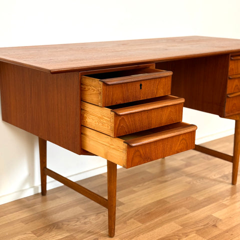 PRICE Writing desk in teak, 1950s-60s, Denmark - Beyo Vintage