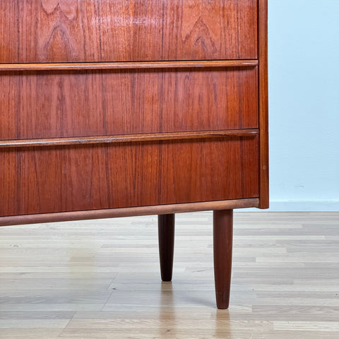 Chest of drawers in teak, Denmark, 1950-60s - Beyo Vintage