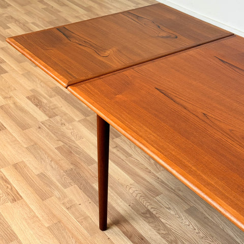 Dining table in teak, 1950s-60s, Denmark - Beyo Vintage