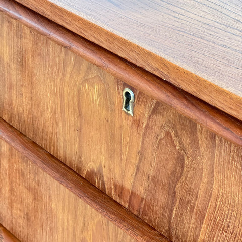 Danish teak chest of drawers, 1950-60s. - Beyo Vintage