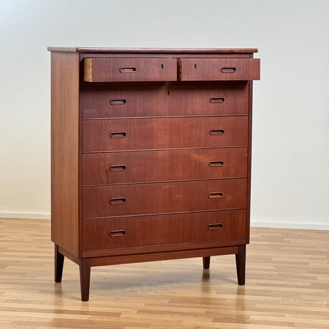 Chest of drawers in teak, Denmark, 1950s-60s. - Beyo Vintage