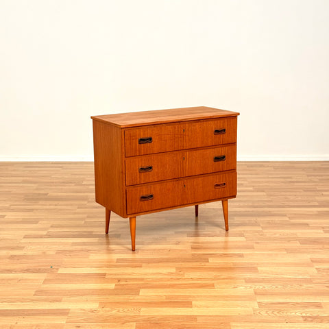 Chest of drawers in teak & beech