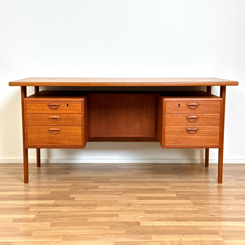 Writing desk "FM60" in teak by Kai Kristiansen for Feldballes Møbelfabrik, 1950s-60s, Denmark - Beyo Vintage