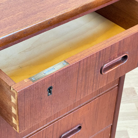 Chest of drawers in teak, Denmark, 1950s-60s. - Beyo Vintage
