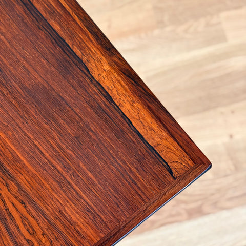 Sidobord i Santosrosenträ, designad av Bent Silberg, 1950-60-tal, Danmark