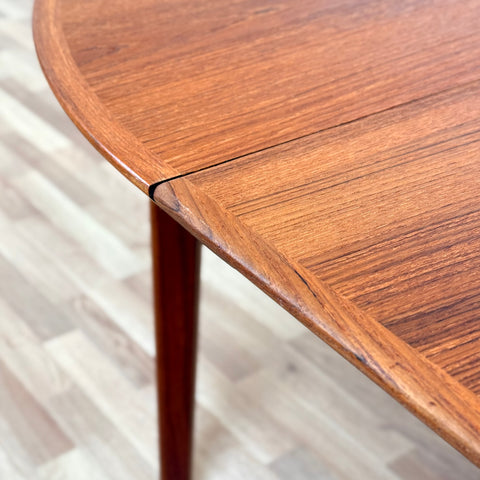 Round dining table in teak, 1950s-60s, Denmark - Beyo Vintage