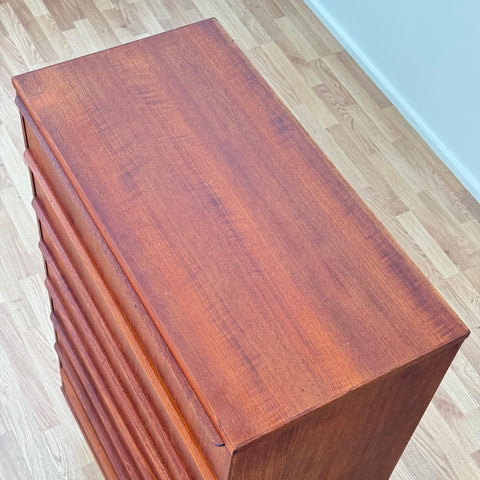 Chest of drawers in teak, Denmark, 1950-60s. - Beyo Vintage