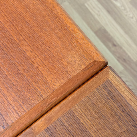 Dining table in teak, 1950s-60s, Denmark - Beyo Vintage