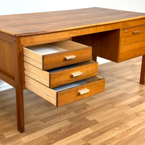 Writing desk in walnut by Gordon Russell for Averskogs möbelfabrik, 1960s-70s, Sweden - Beyo Vintage