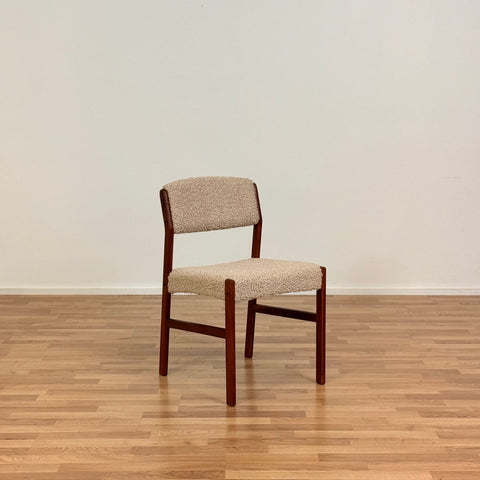 Set om 6 matstolar i teak av Henry Walter Klein