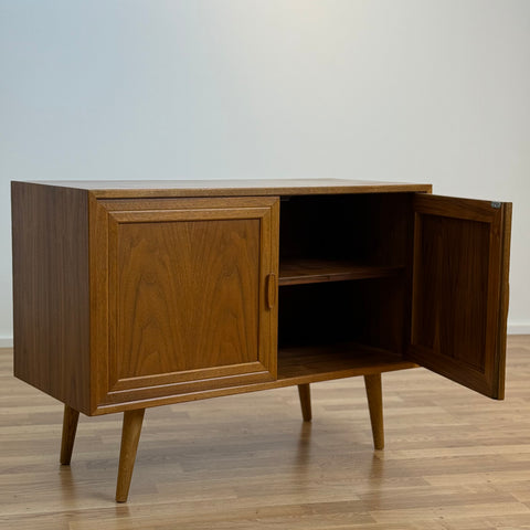 Sideboard in walnut, 1950s-60s, Sweden - Beyo Vintage