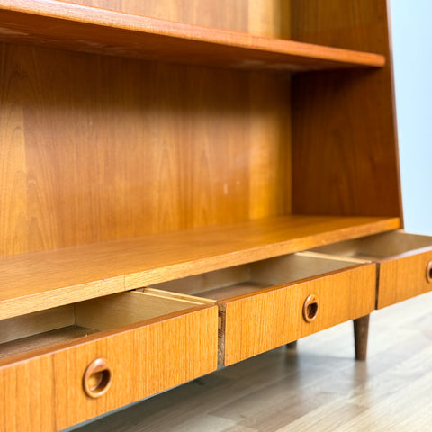 Low bookshelf in teak, 1950s-60s, Denmark - Beyo Vintage