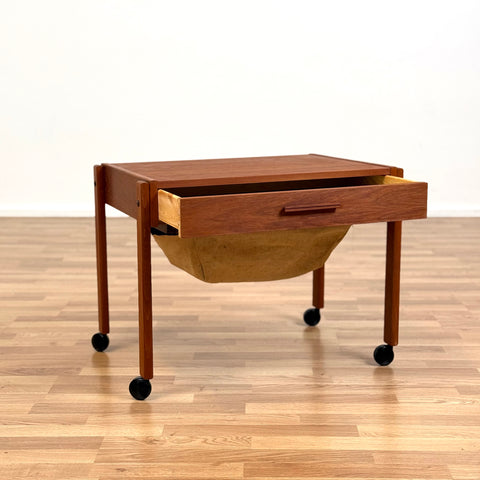 Side table in teak, 1950s-60s, Denmark - Beyo Vintage