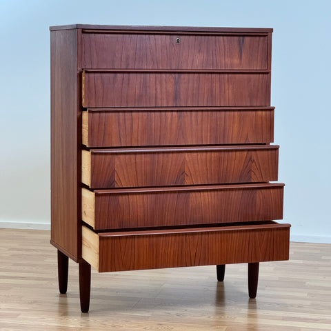 Danish teak chest of drawers, 1950s-60s. - Beyo Vintage