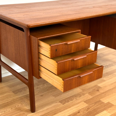 Writing desk "Model 75" in teak by Gunni Omann for Omann Jun A/S, 1960s-70s, Denmark - Beyo Vintage