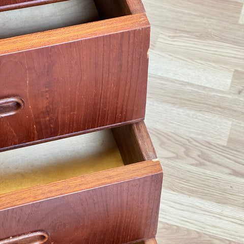 Chest of drawers in teak, Denmark, 1950s-60s. - Beyo Vintage