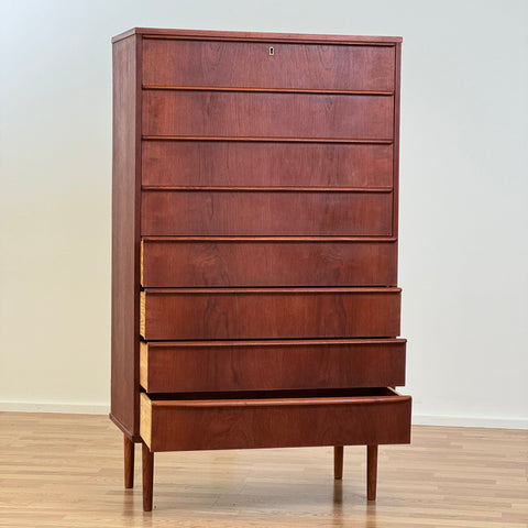 Chest of drawers in teak, Denmark, 1950-60s. - Beyo Vintage
