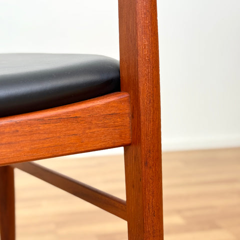 Set of 6 dining chairs in teak by Henning Kjaernulf. A for Vejle Stolefabrik, 1950s-60s, Denmark - Beyo Vintage