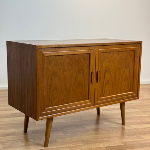 Sideboard in walnut, 1950s-60s, Sweden - Beyo Vintage