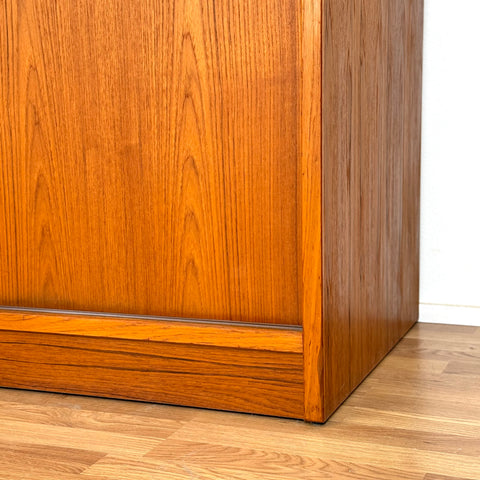 Large wardrobe in teak, 1960s-70s, Denmark - Beyo Vintage
