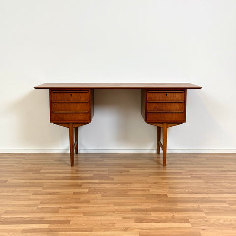 PRICE Writing desk in teak, 1950s-60s, Denmark - Beyo Vintage