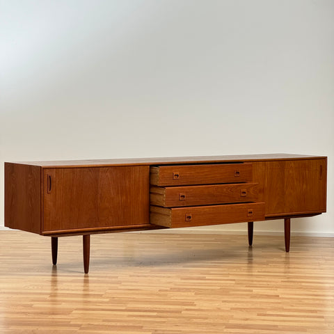 Sideboard in teak, Denmark, 1950-60s. - Beyo Vintage