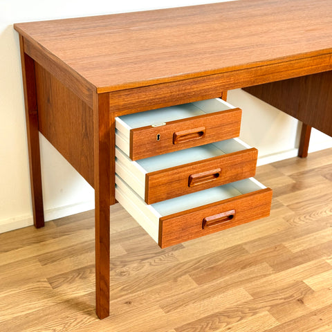 Writing desk in teak, 1970s, Denmark - Beyo Vintage