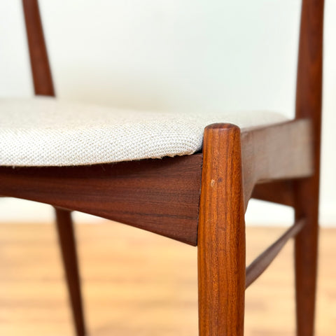 Set om 4 matstolar i teak av Ærthøj Jensen & Mølholm, 1950-60-tal, Danmark