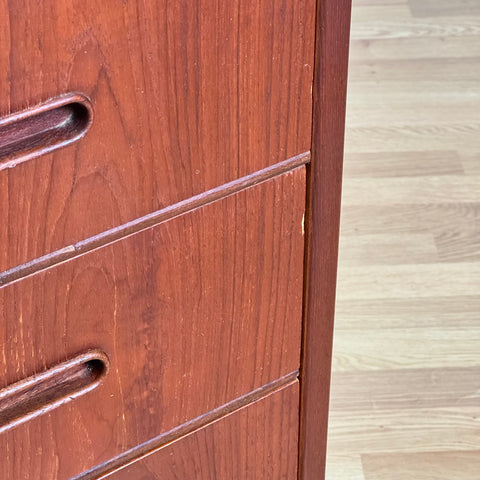 Chest of drawers in teak, Denmark, 1950s-60s. - Beyo Vintage
