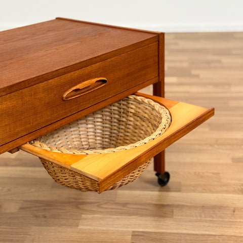 PRICE Side table in teak, 1950s-60s, Denmark - Beyo Vintage