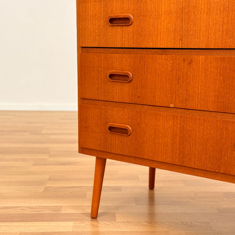 Chest of drawers in teak & beech