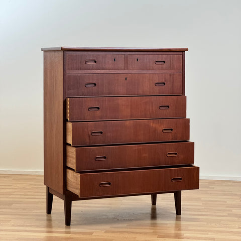 Chest of drawers in teak, Denmark, 1950s-60s. - Beyo Vintage