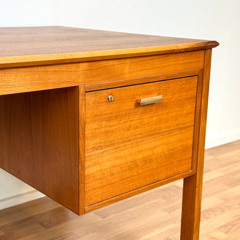 Writing desk in walnut by Gordon Russell for Averskogs möbelfabrik, 1960s-70s, Sweden - Beyo Vintage