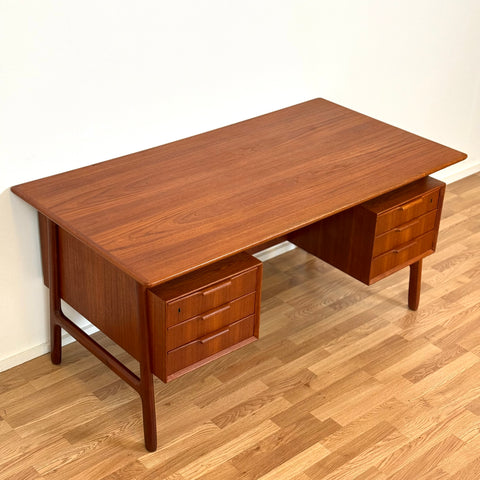Writing desk "Model 75" in teak by Gunni Omann for Omann Jun A/S, 1960s-70s, Denmark - Beyo Vintage