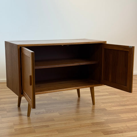 Sideboard in walnut, 1950s-60s, Sweden - Beyo Vintage