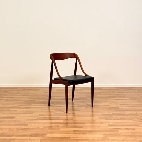 Set om 4 matstolar i teak av Johannes Andersen för Uldum, 1950-60-tal, Danmark