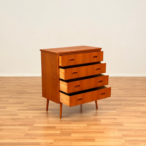 Chest of drawers in teak & beech